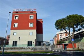 Отель Hotel Forum  Карате-Брианца